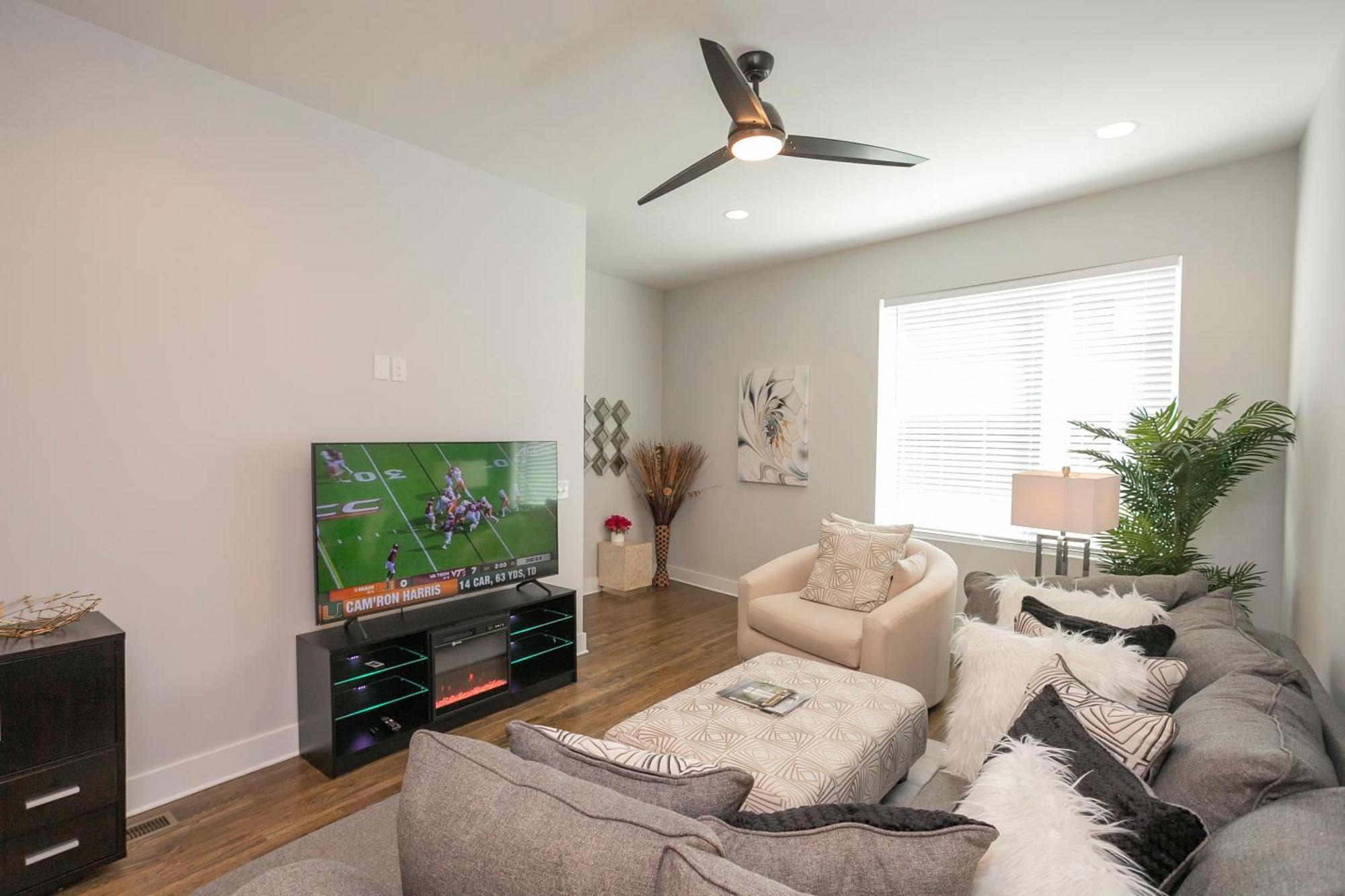 Luxury Townhome Skyline Views Mins To Dt Nashville Luaran gambar